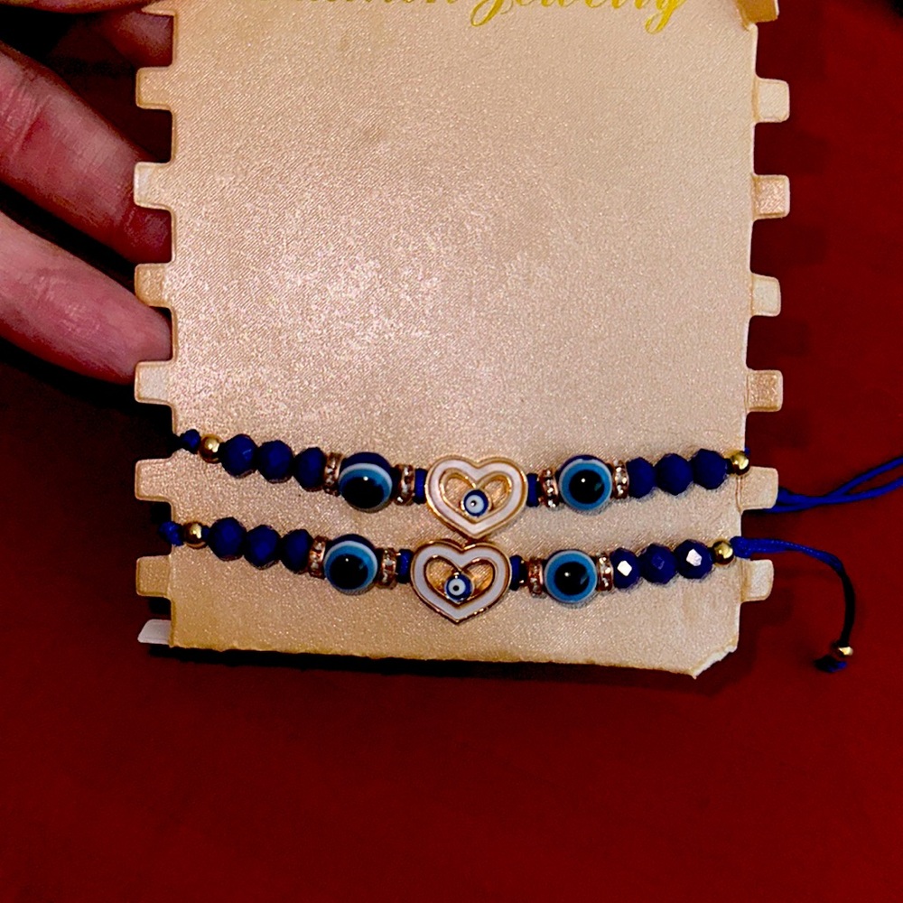 Bracelets /